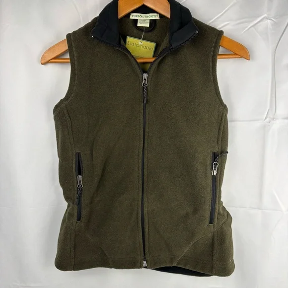 NWT Women’s Olive Green Fleece Vest zip up Jacket, layering Fall/winter, Size XS - Picture 2 of 8